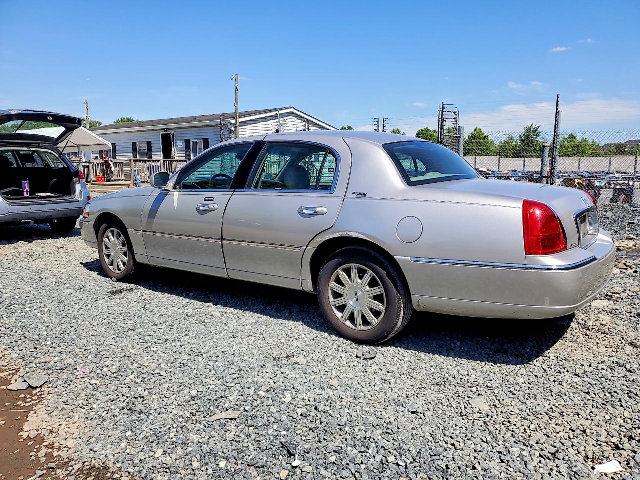 Lincoln Towncar Signature Limited