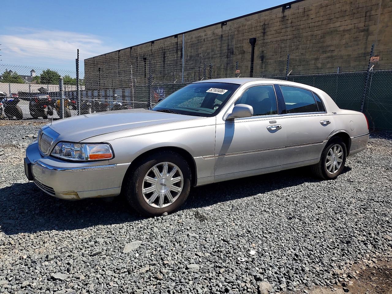 Salvage Lincoln Towncar Image