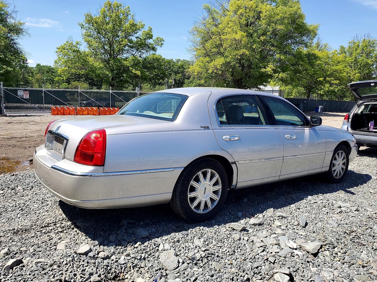 Lincoln Towncar Signature Limited