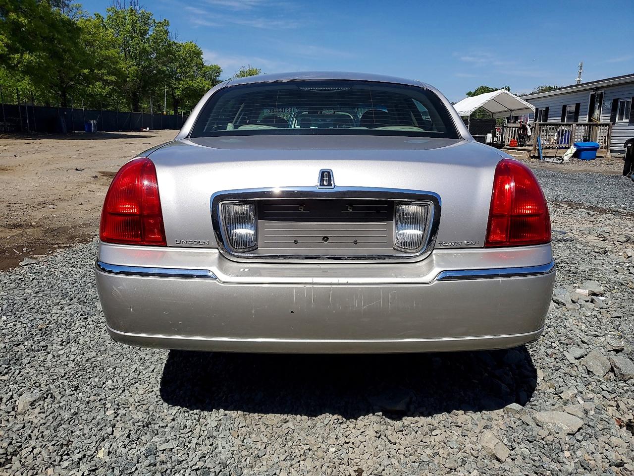 Lincoln Towncar Signature Limited