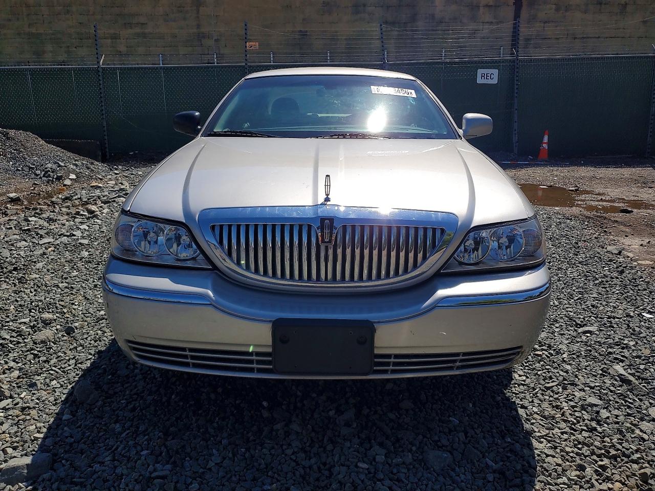 Lincoln Towncar Signature Limited