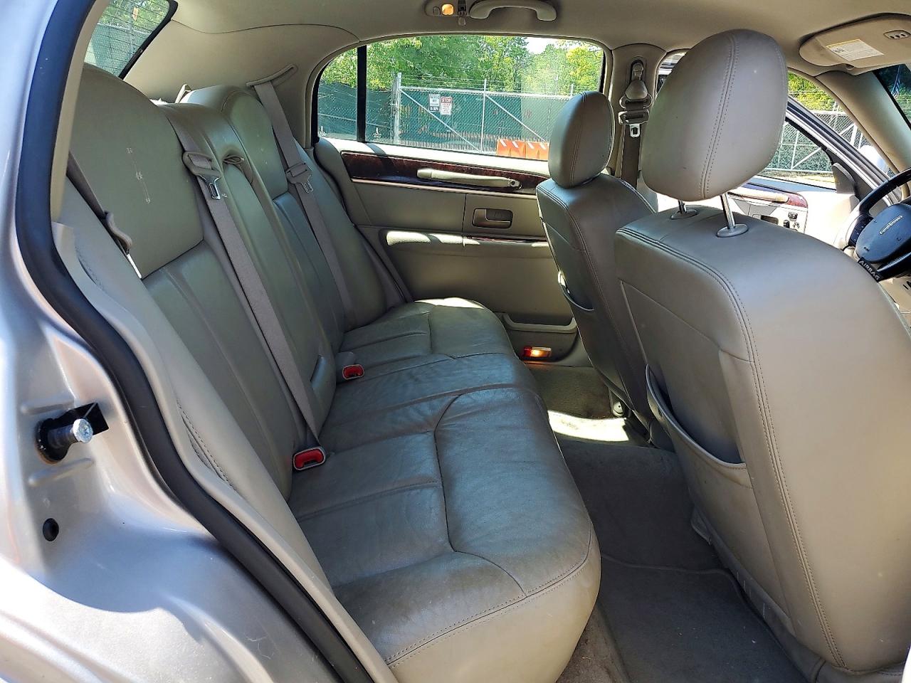 Lincoln Towncar Signature Limited
