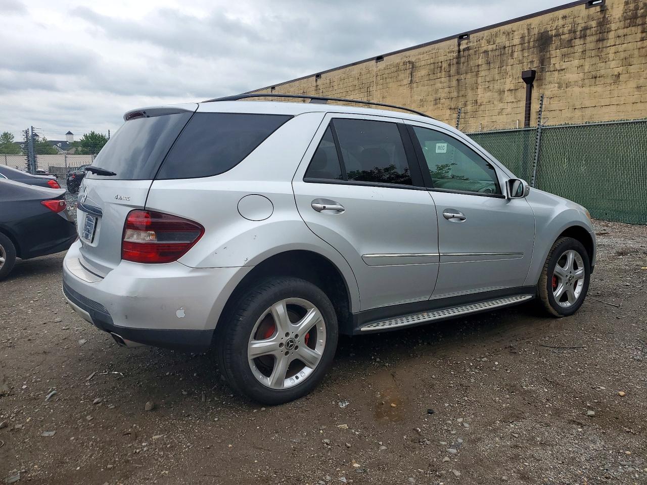 Mercedes-Benz M-Class 350