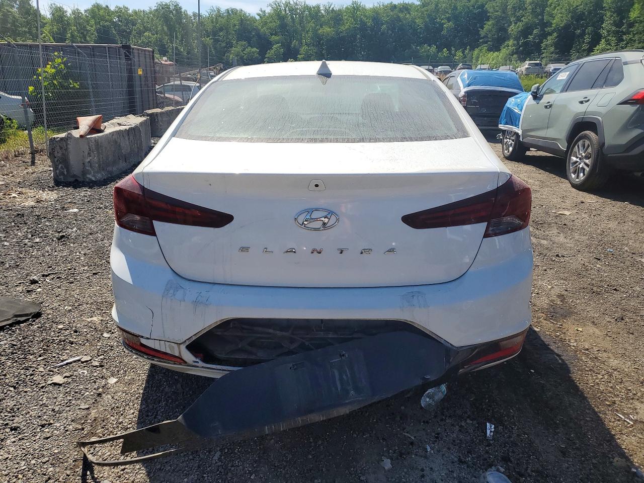 Hyundai ELANTRA Sel