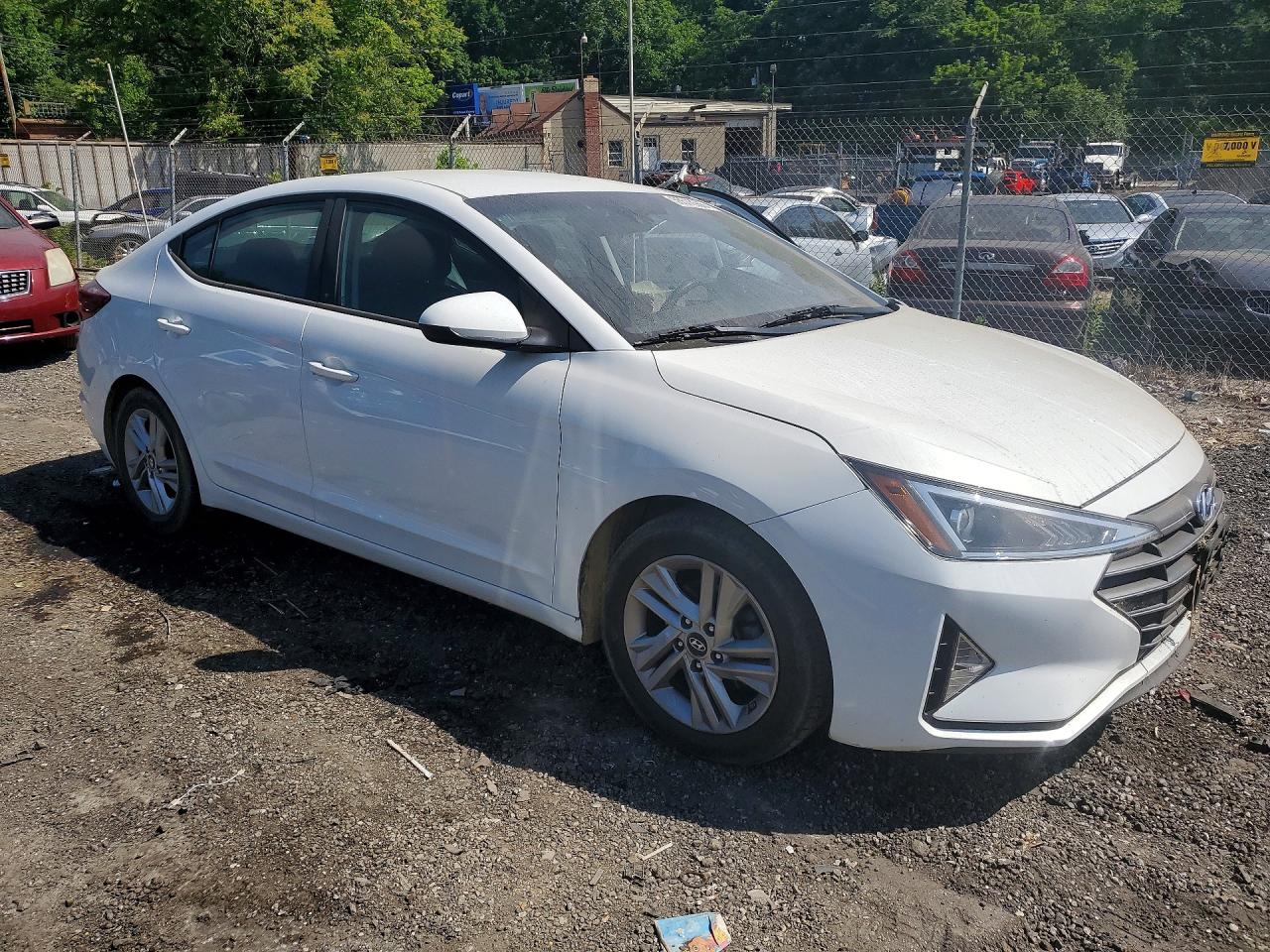 Hyundai ELANTRA Sel