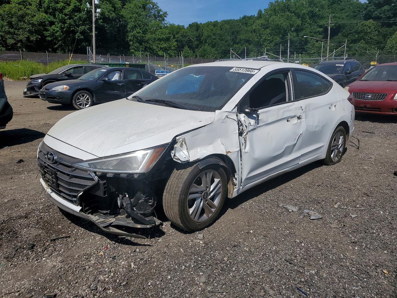 Salvage Hyundai ELANTRA Image