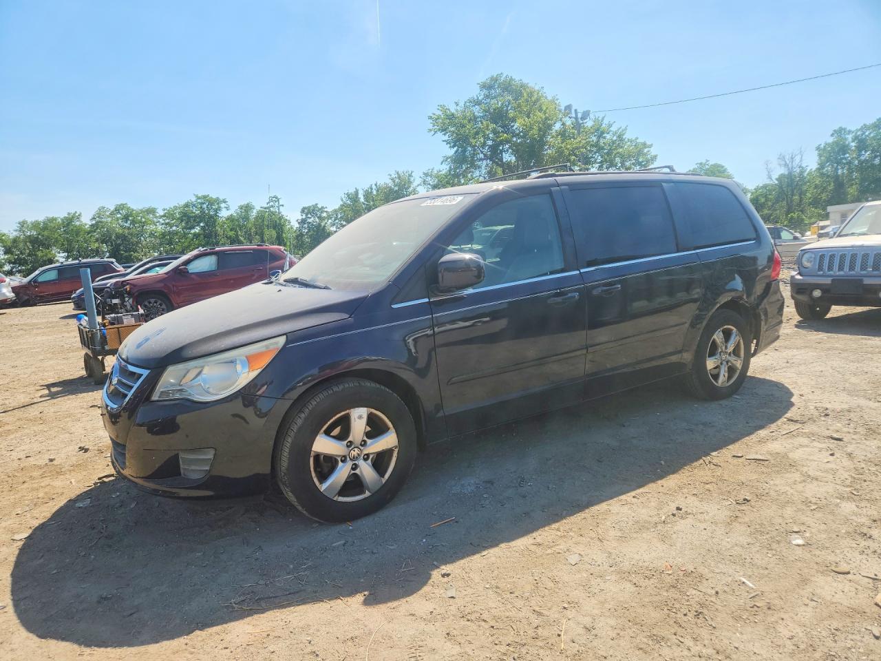 Salvage Volkswagen Routan Image