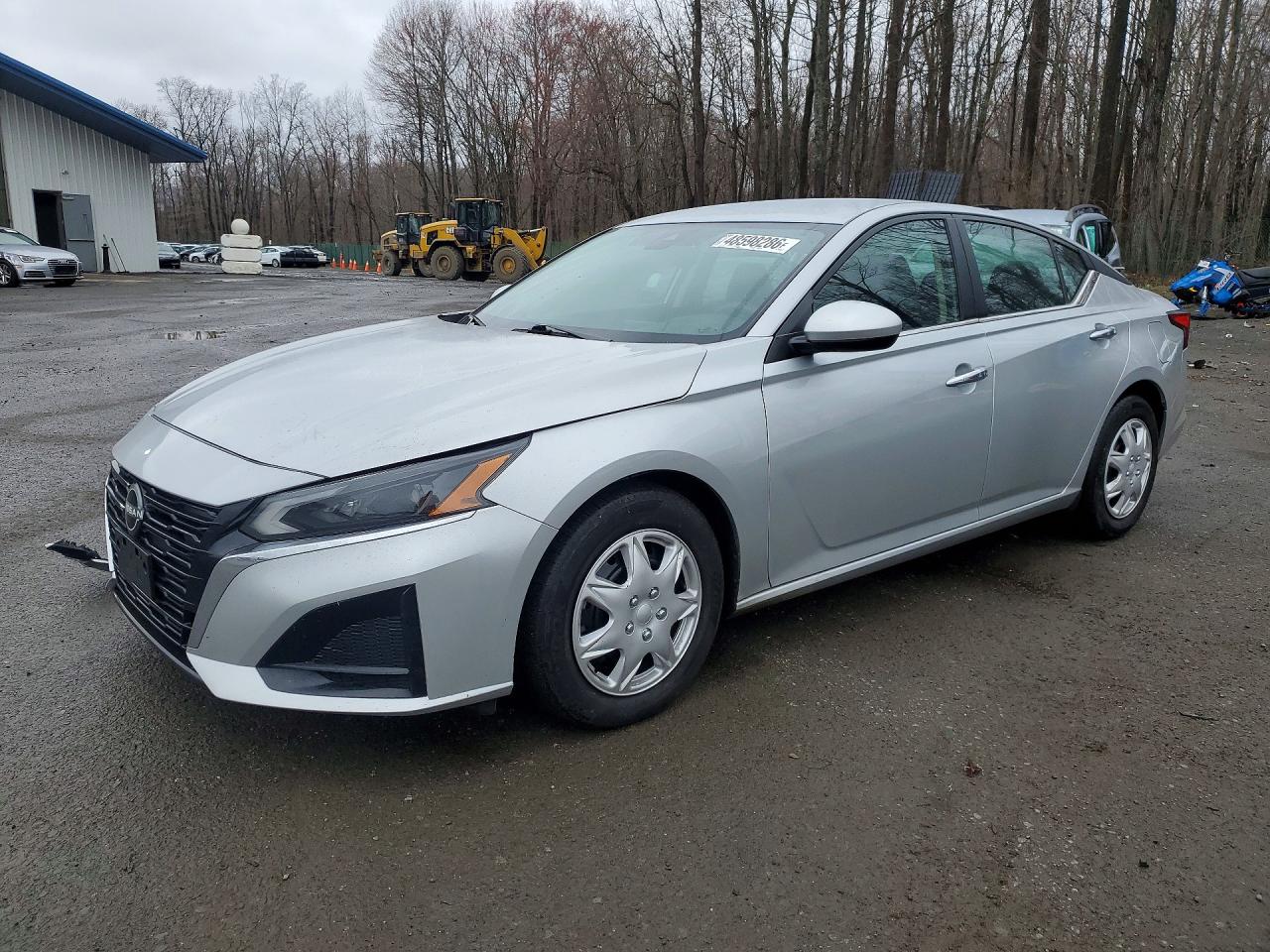 Salvage Nissan Altima Image