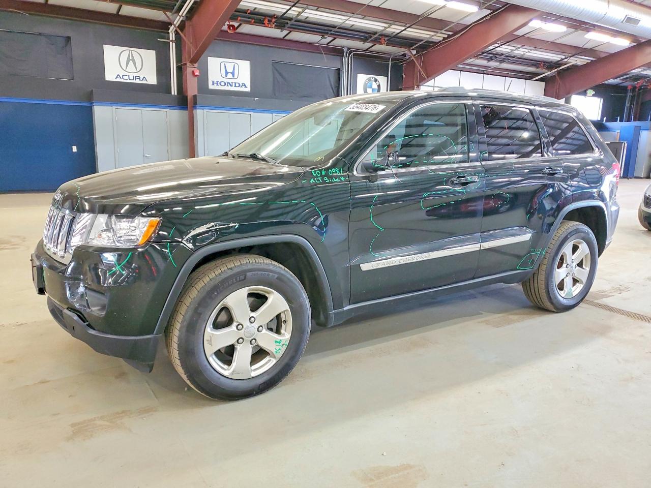 Salvage Jeep Cherokee Image