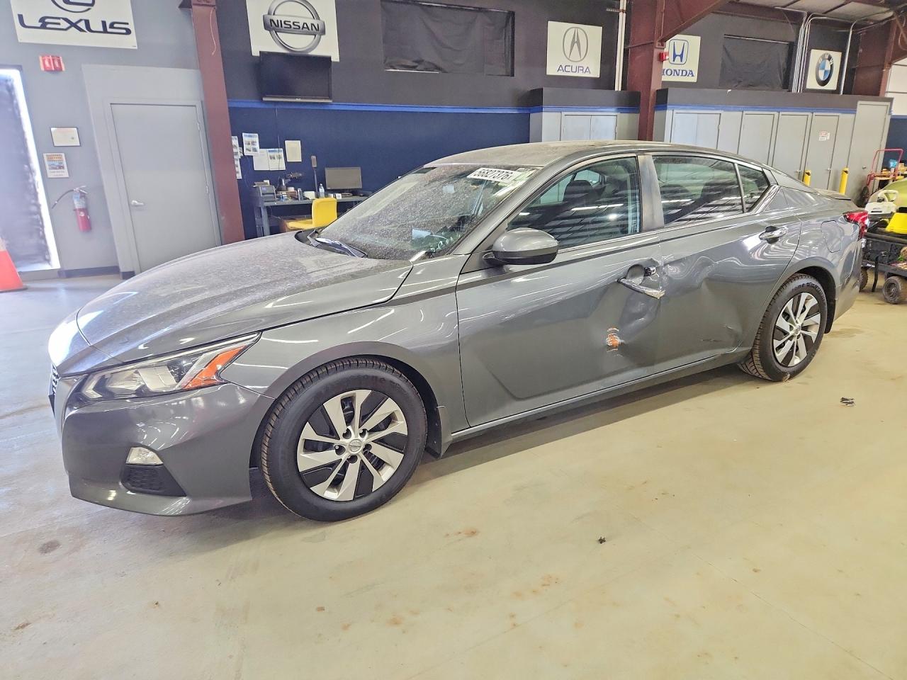 Salvage Nissan Altima Image