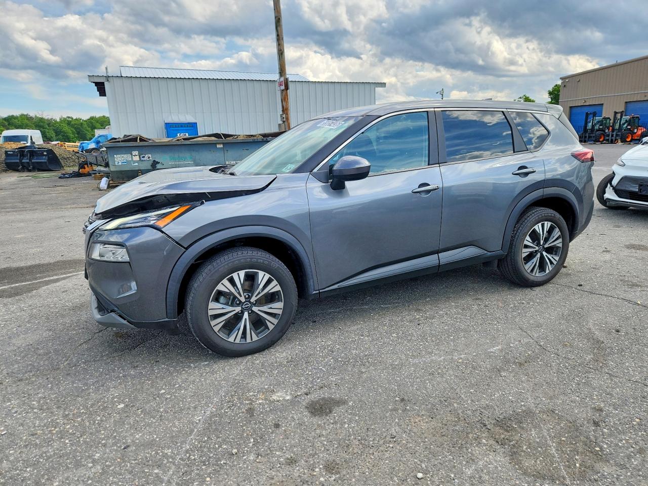 Salvage Nissan Rogue Image