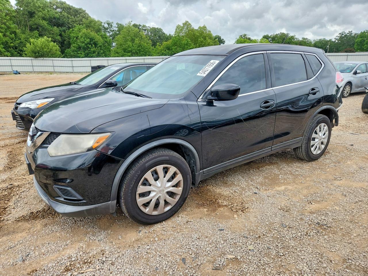 Salvage Nissan Rogue Image