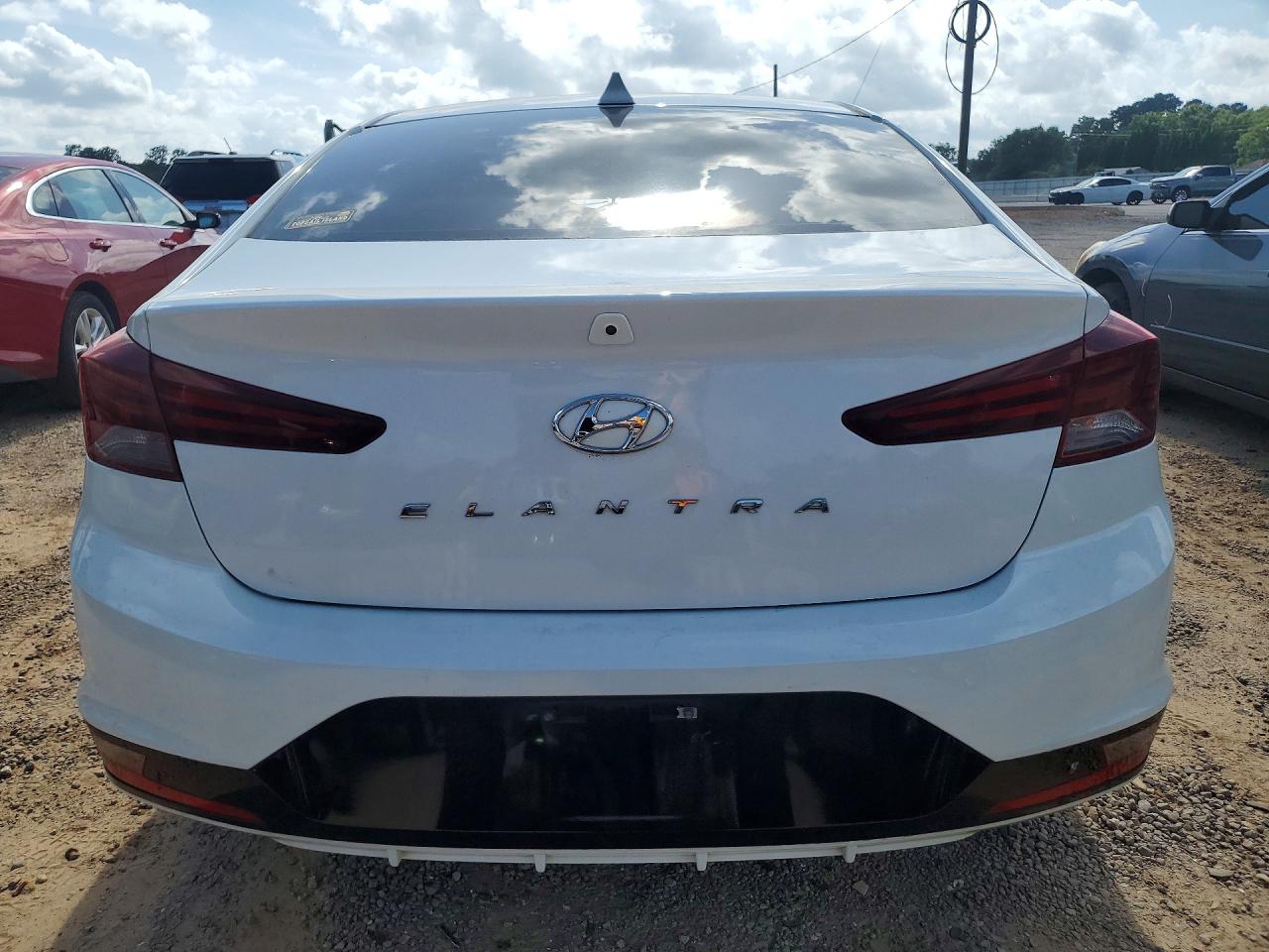 Hyundai ELANTRA Sel