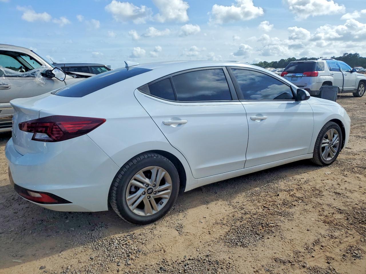 Hyundai ELANTRA Sel