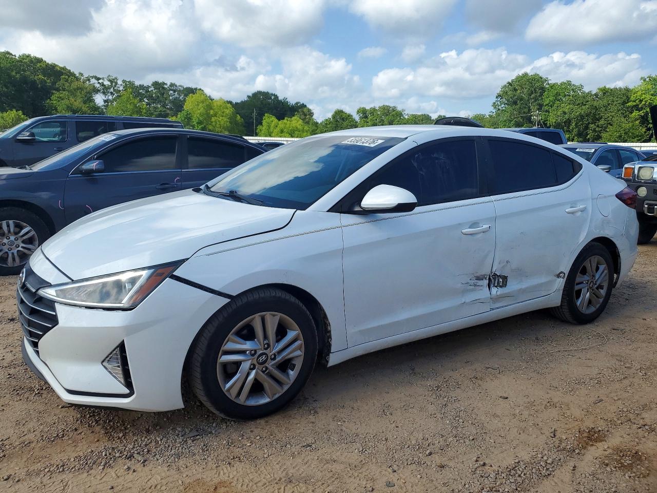 Salvage Hyundai ELANTRA Image
