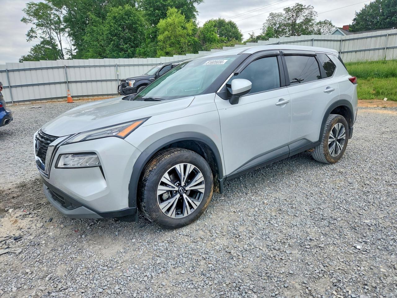Salvage Nissan Rogue Image