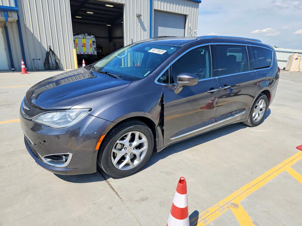 Salvage Chrysler Pacifica Image