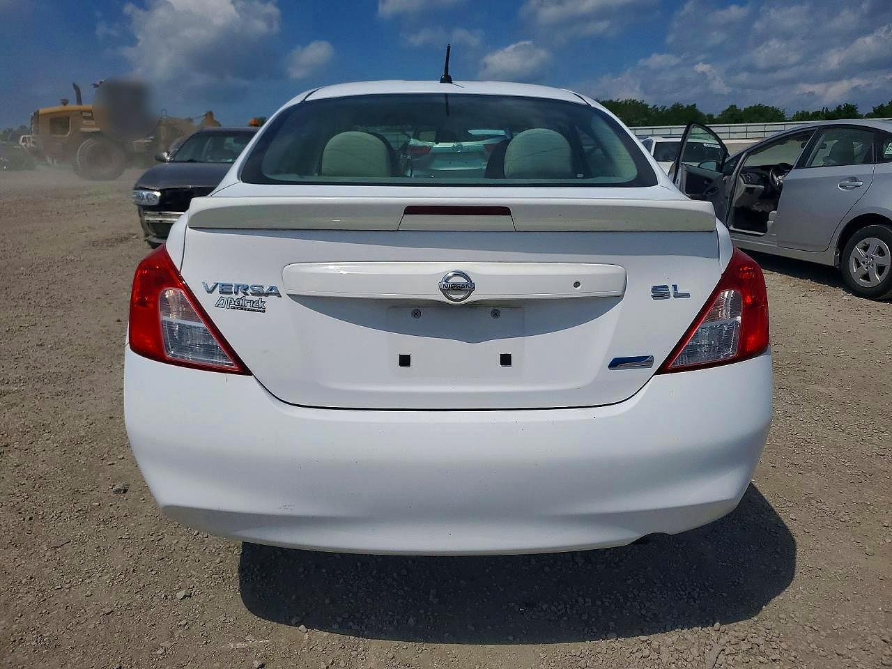Nissan Versa 1.6 S
