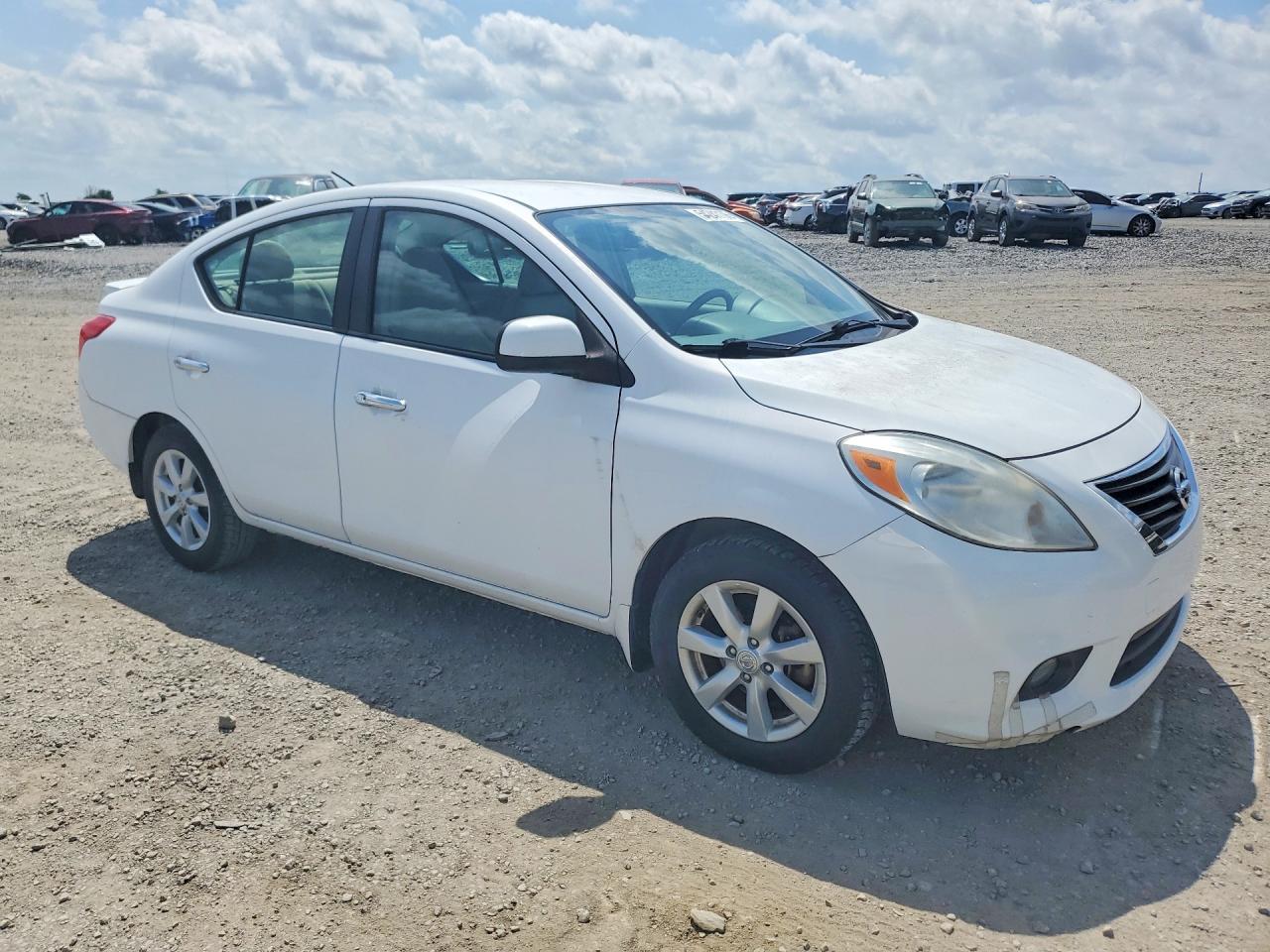 Nissan Versa 1.6 S