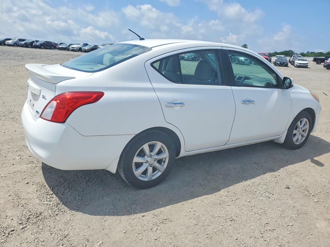 Nissan Versa 1.6 S