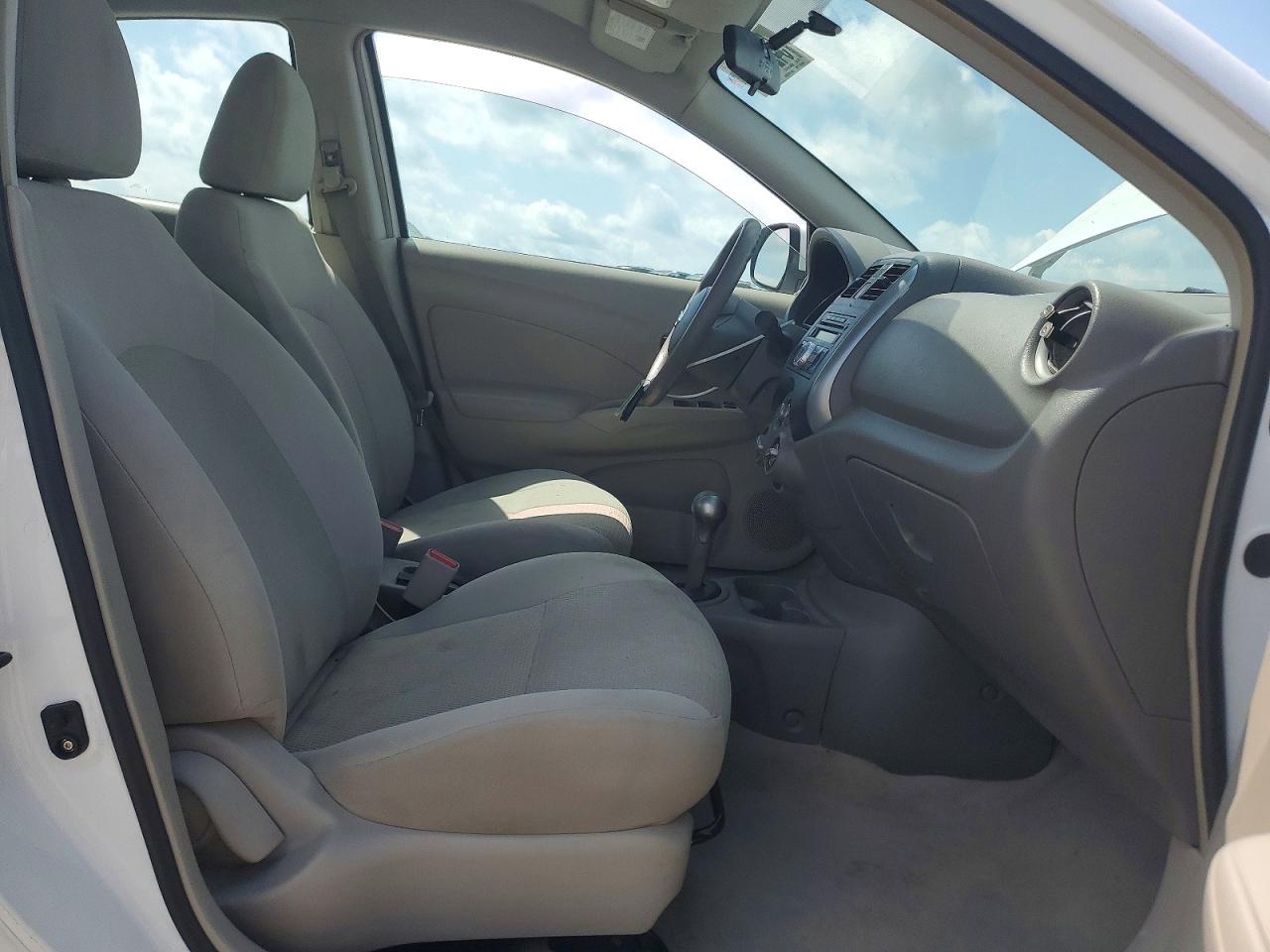 Nissan Versa 1.6 S