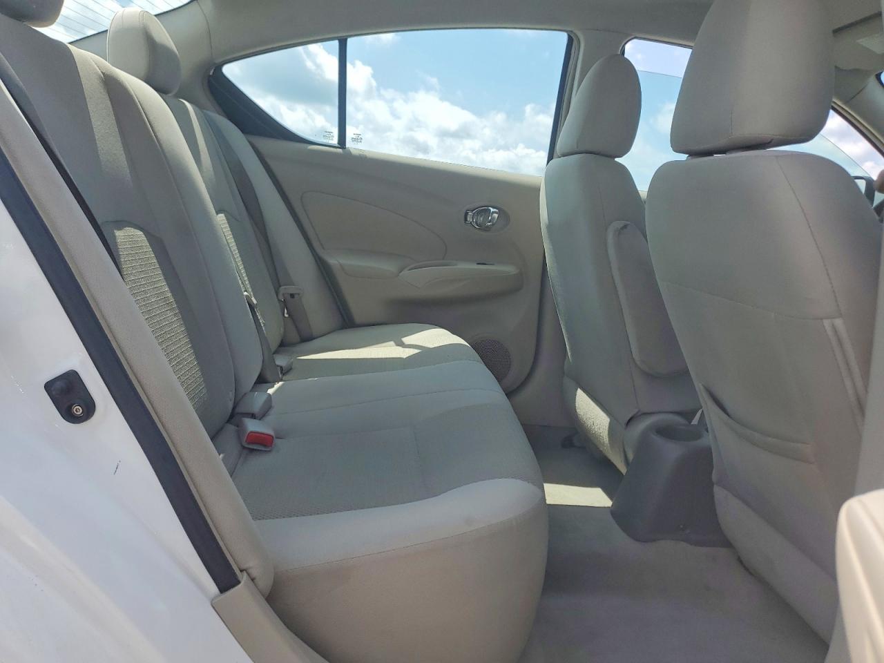 Nissan Versa 1.6 S
