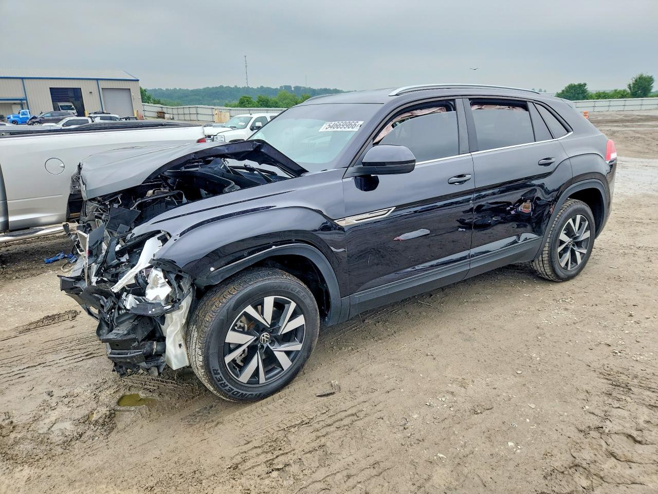 Salvage Volkswagen Atlas Image