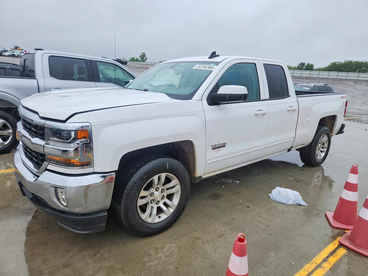 Salvage Chevrolet Silverado Image