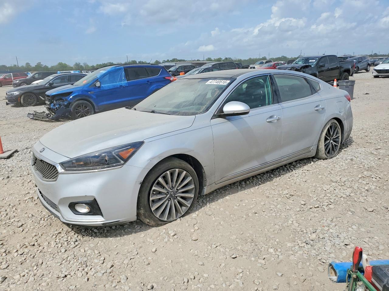 Salvage Kia Cadenza Image