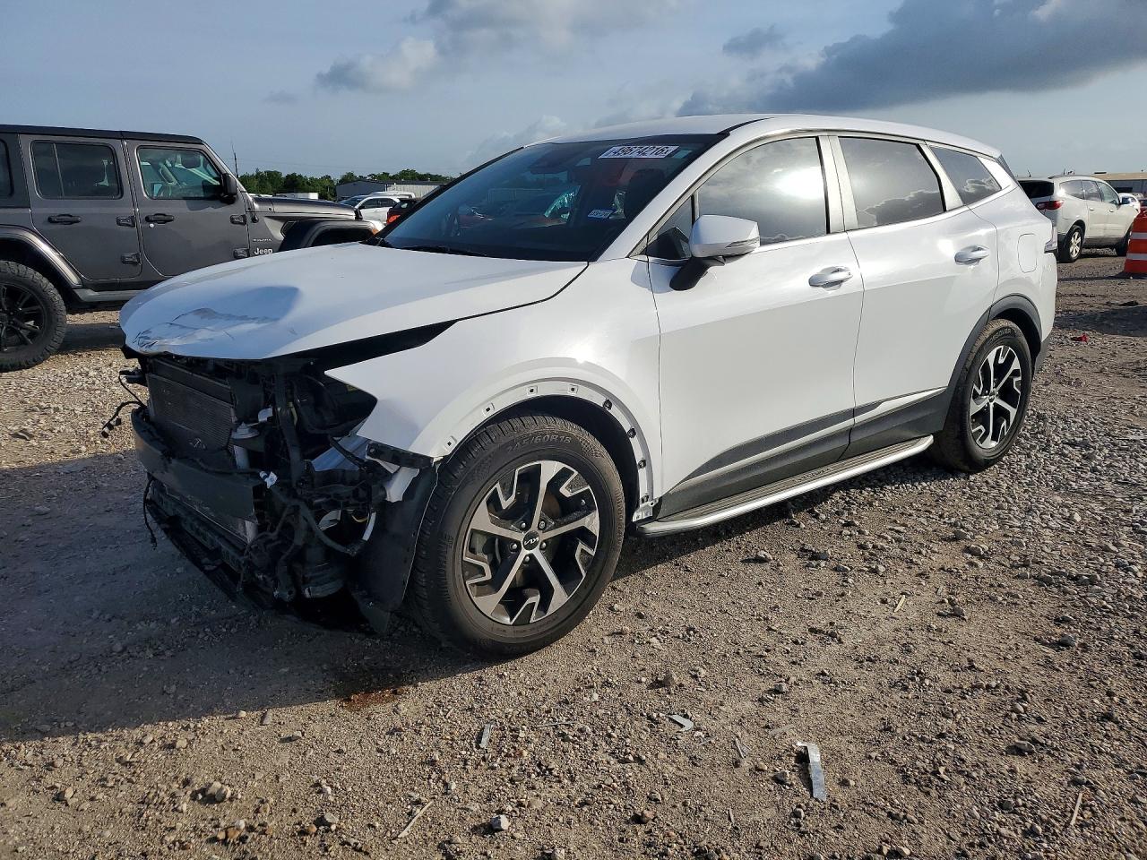 Salvage Kia Sportage Image