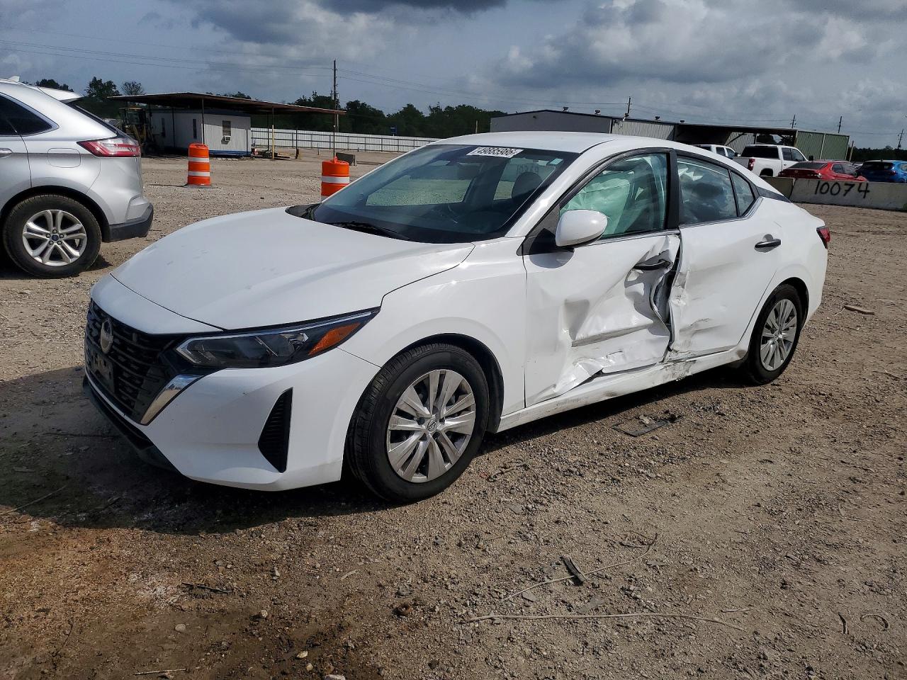 Salvage Nissan Sentra Image