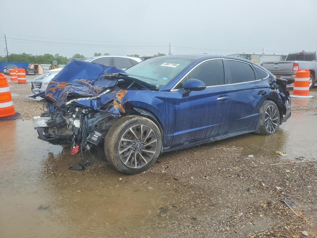 Salvage Hyundai SONATA Image