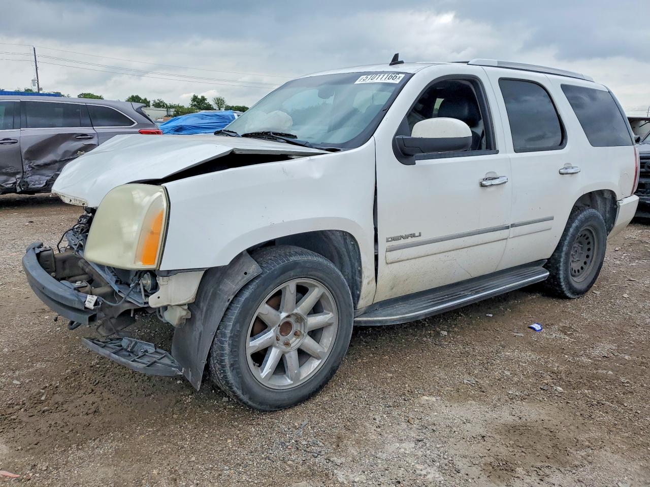 Salvage GMC Yukon Image