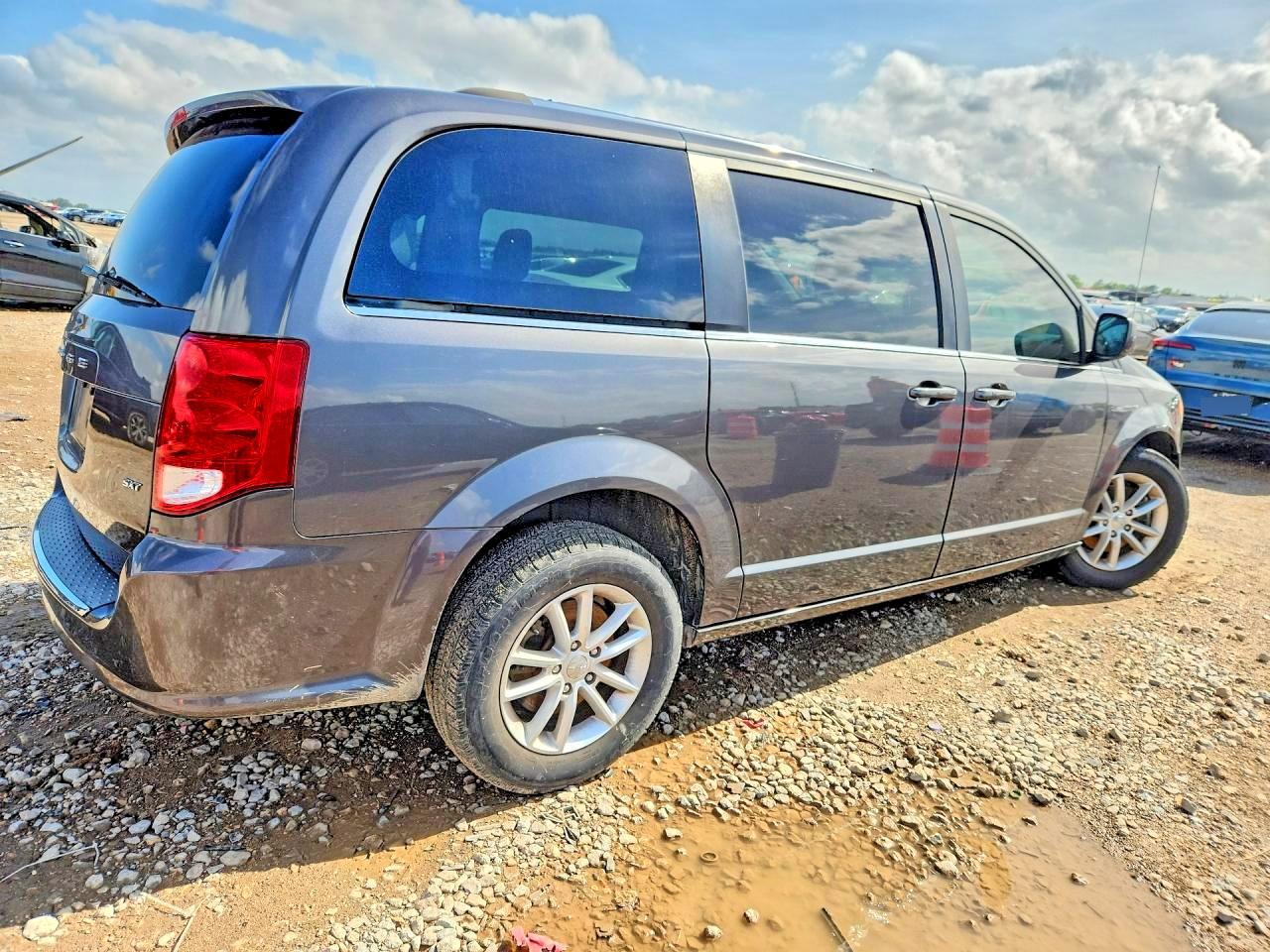 Dodge Caravan Sxt