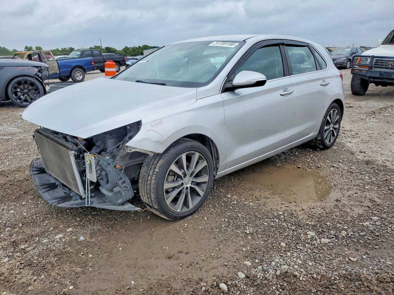 Salvage Hyundai ELANTRA Image