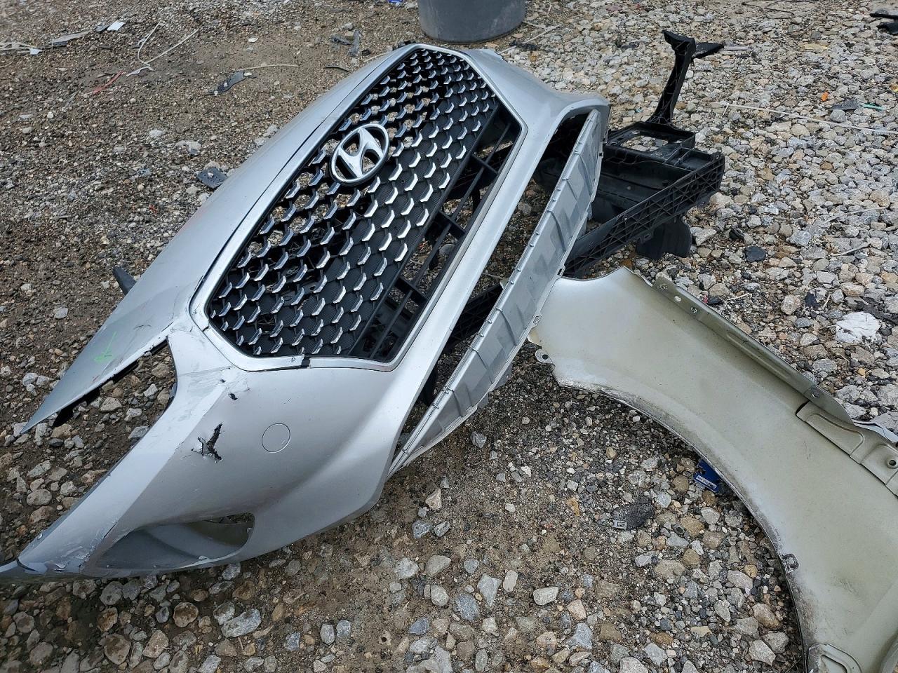 Hyundai ELANTRA Base