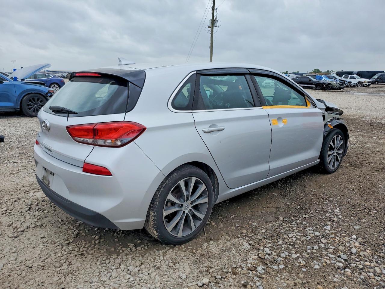 Hyundai ELANTRA Base