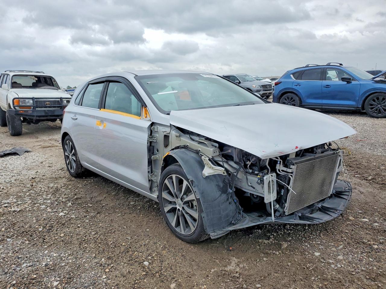 Hyundai ELANTRA Base