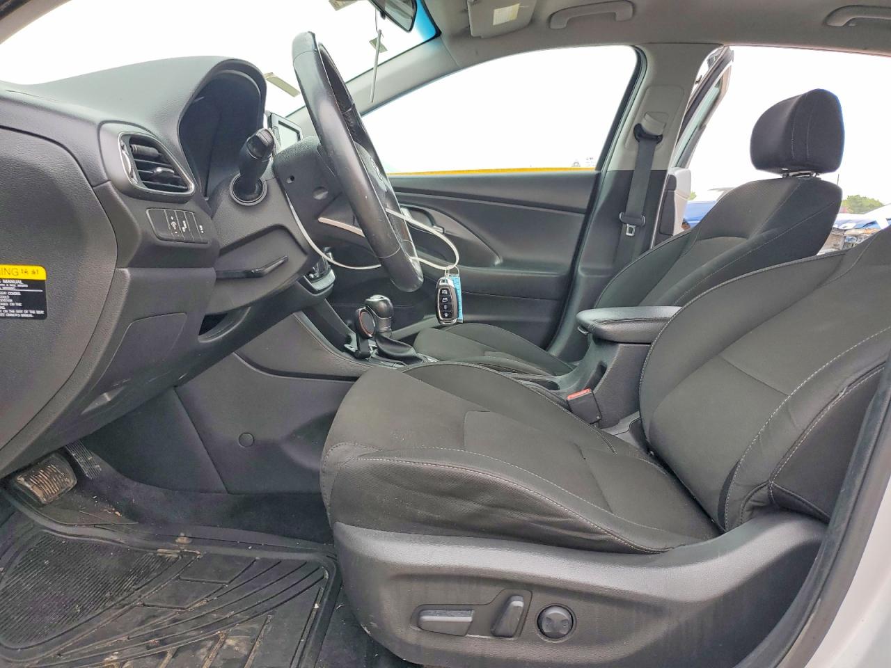 Hyundai ELANTRA Base