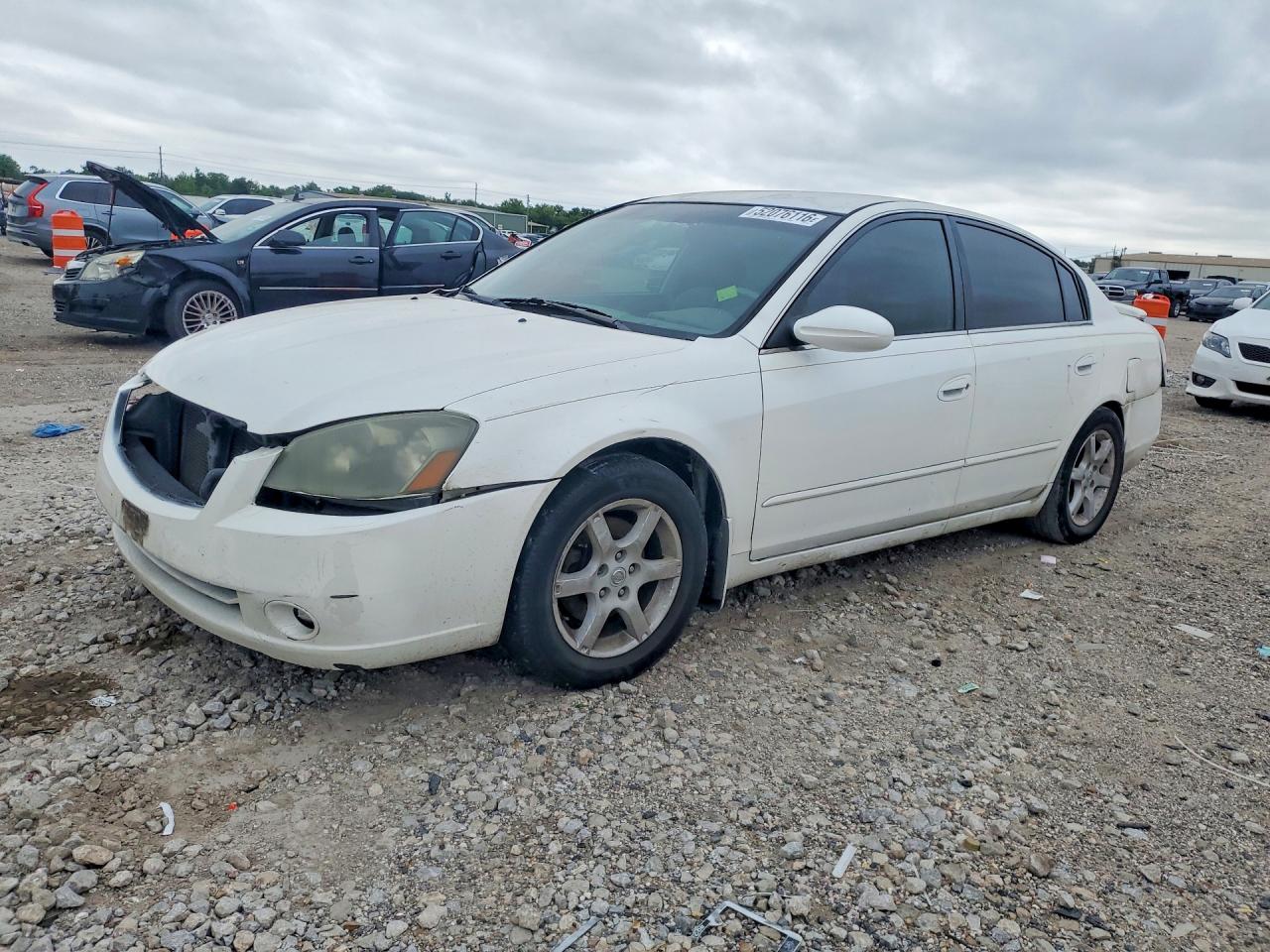 Salvage Nissan Altima Image