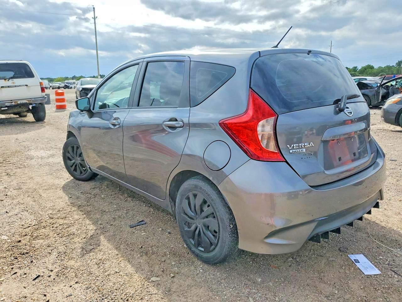 Nissan Versa Sv
