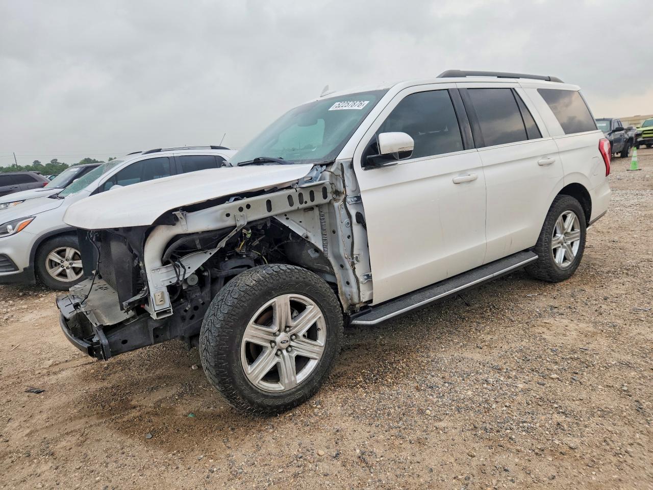 Salvage Ford Expedition Image