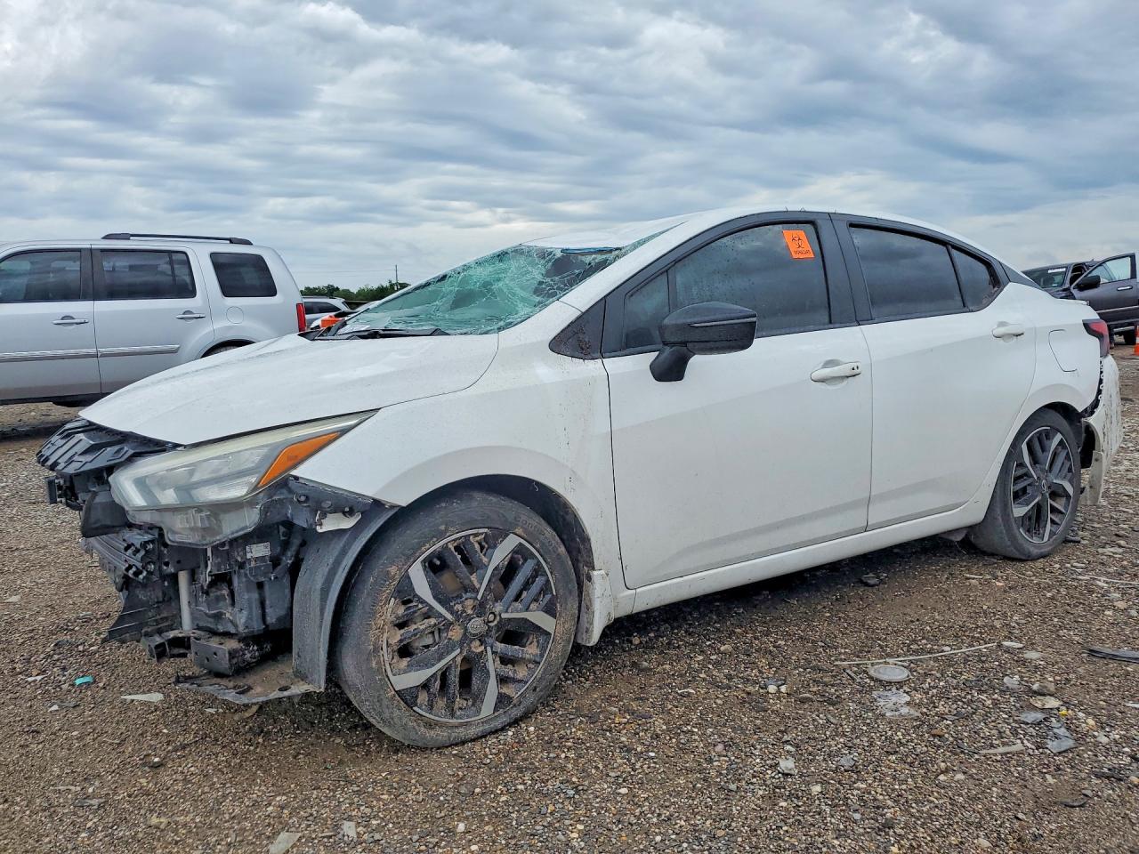 Salvage Nissan Versa Image