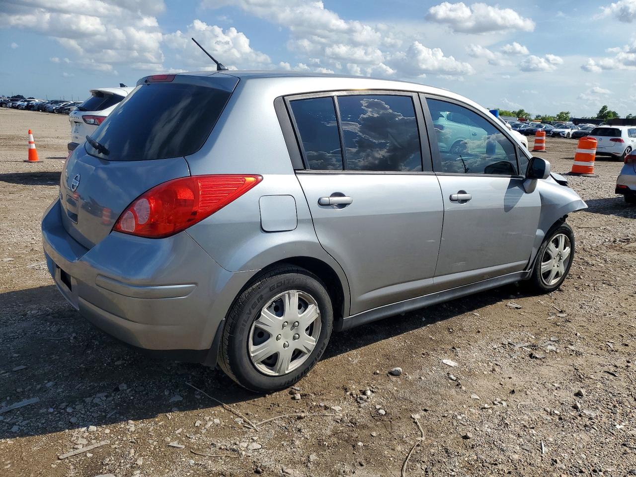 Nissan Versa 1.8 S