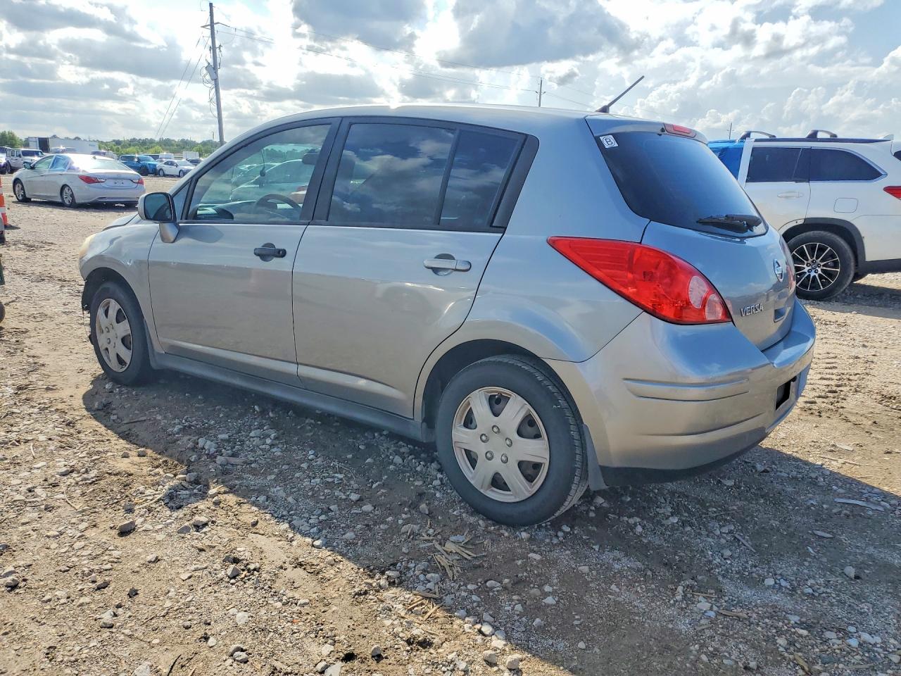 Nissan Versa 1.8 S