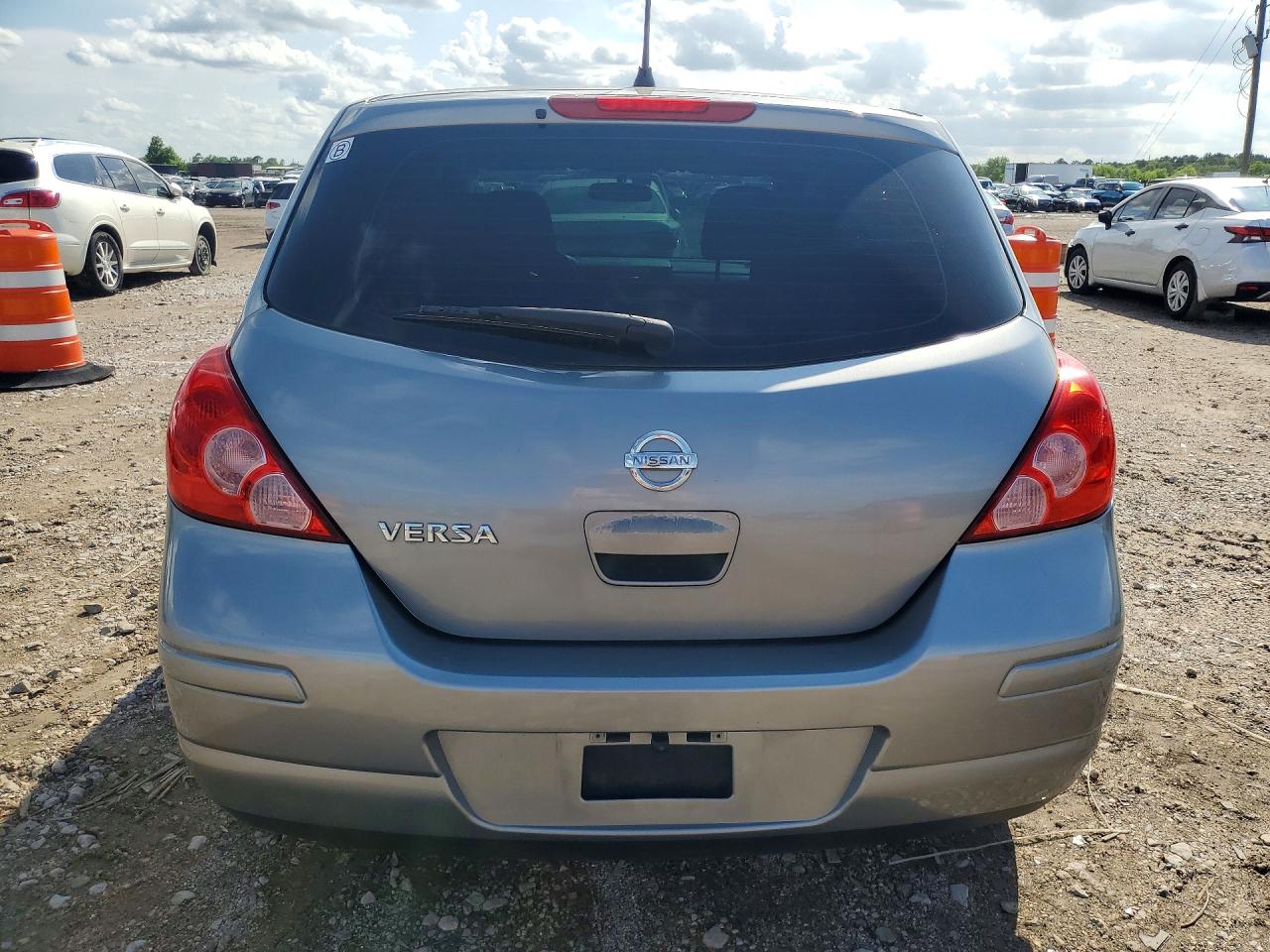 Nissan Versa 1.8 S