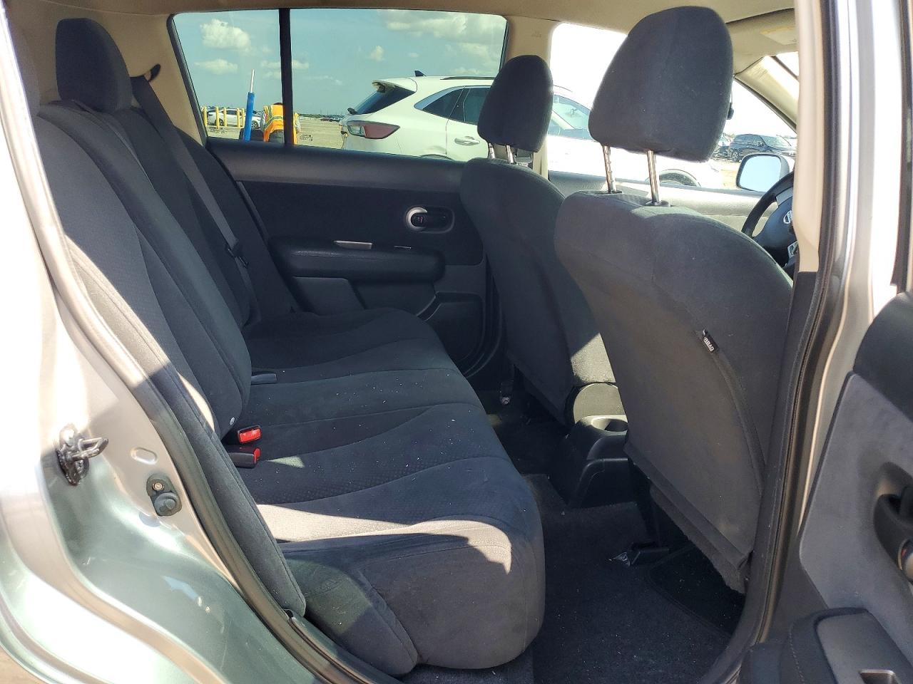 Nissan Versa 1.8 S