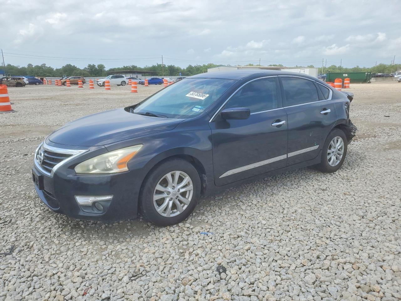 Salvage Nissan Altima Image