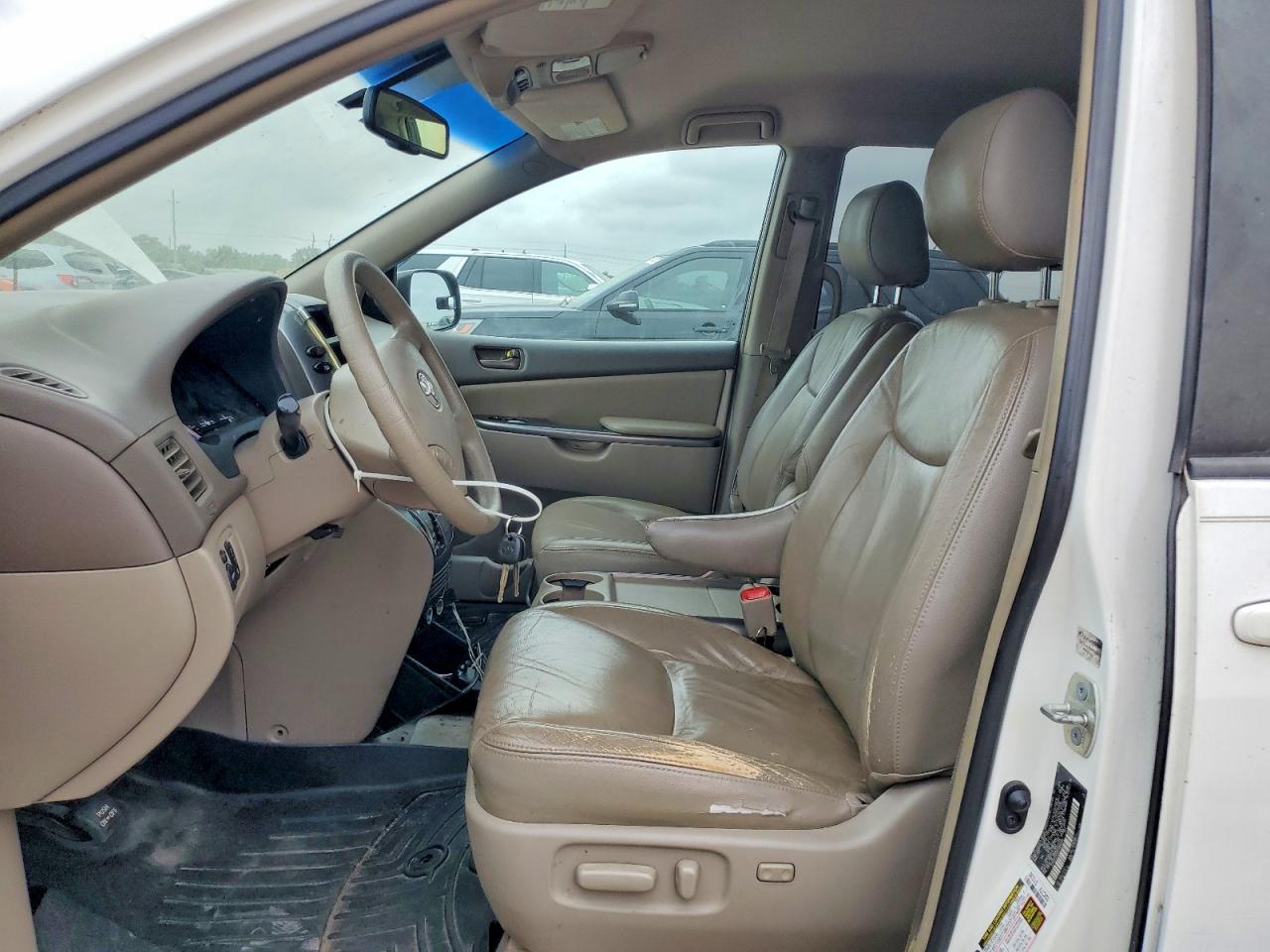Toyota Sienna Le