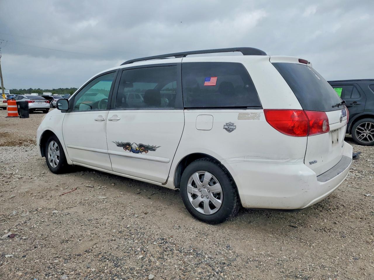 Toyota Sienna Le